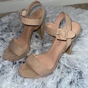 Never Worn Madden Girl Rollo Taupe Suede Sandals Heels